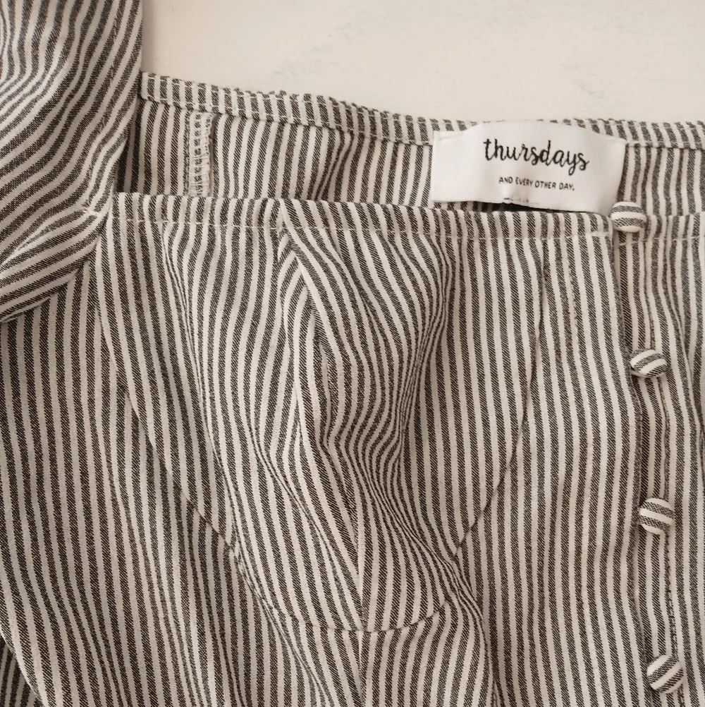 THURSDAYS and every other day" PinstripedStriped Black and White  Blouse SZ Med - Picture 7 of 16
